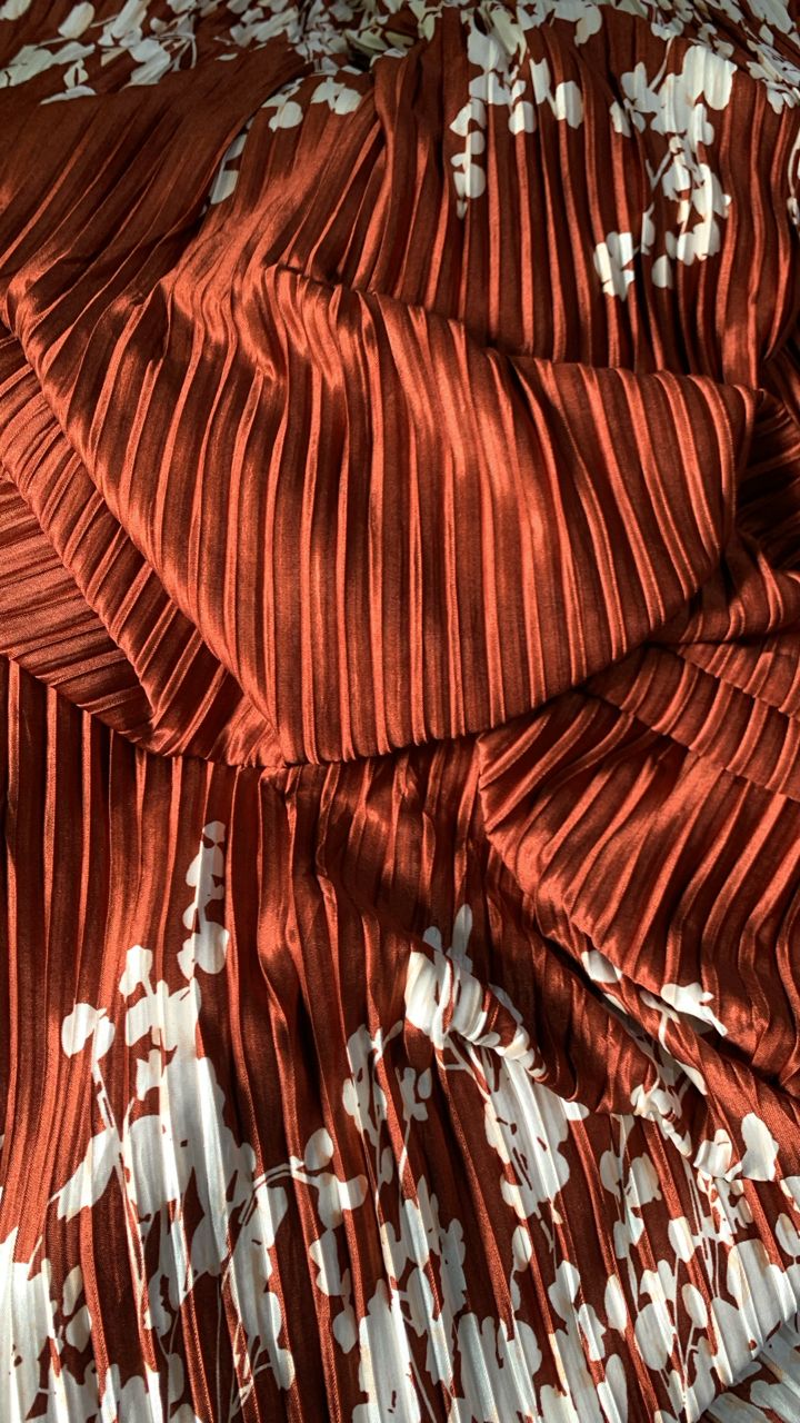 Tropical Glow – Pleated Sunray Fabric